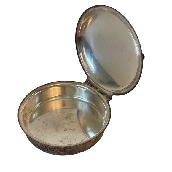 Vintage Silver Plate Silent Butler Pan with Engraved Lion Crest 10.25" x 2" - Picture 5 of 8